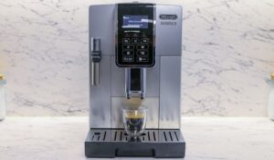Cafetière expresso broyeur Delonghi Dinamica avec écran.