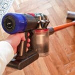 Le Dyson V8 est léger et très maniable. (c) Labo Maison