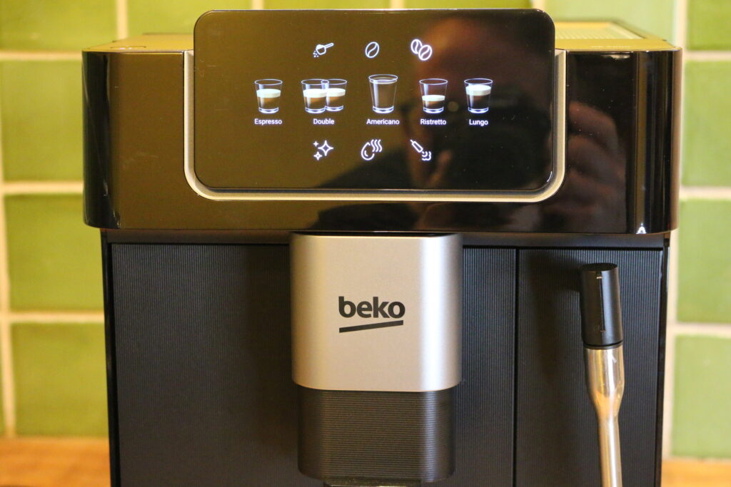 Ecran tactile de la cafetière expresso avec broyeur Beko CEG7302B Caffeexperto.