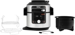 Multicuiseur Ninja Foodi Max OL750EU SmartLid : livré avec un panier Crousti, un plat multi-usage et une grille réversible à deux niveaux.