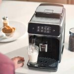 La machine à café à grain Philips Série 2200 chute sous les 250 €
