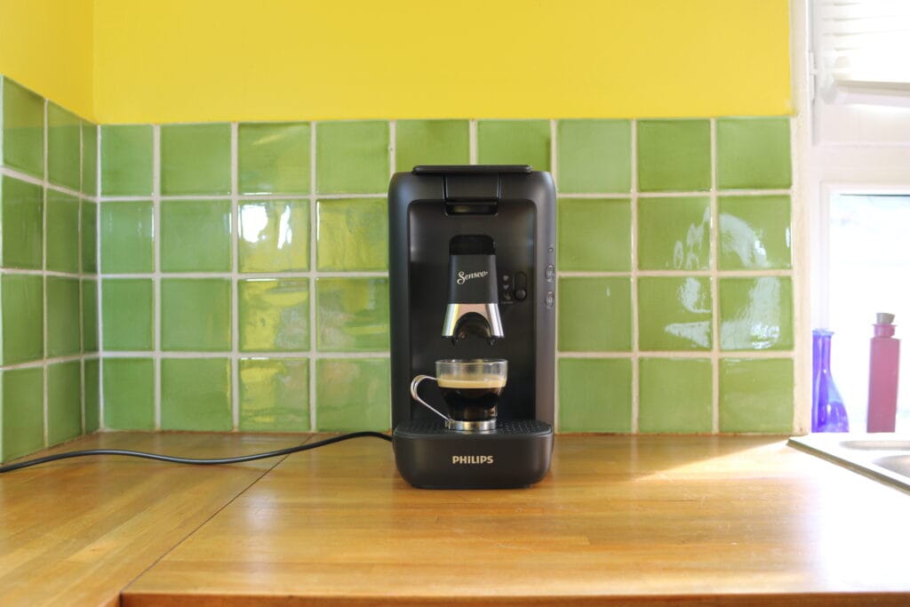 La cafetière à dosettes Philips Senseo Maestro s'invite sur le terrain de l'espresso.