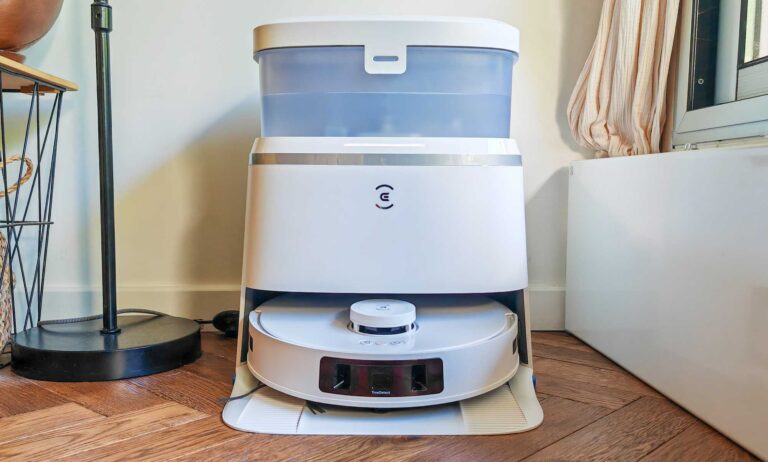 Test de l'aspirateur robot Ecovacs Deebot T30 Pro Omni. (c) Labo Maison