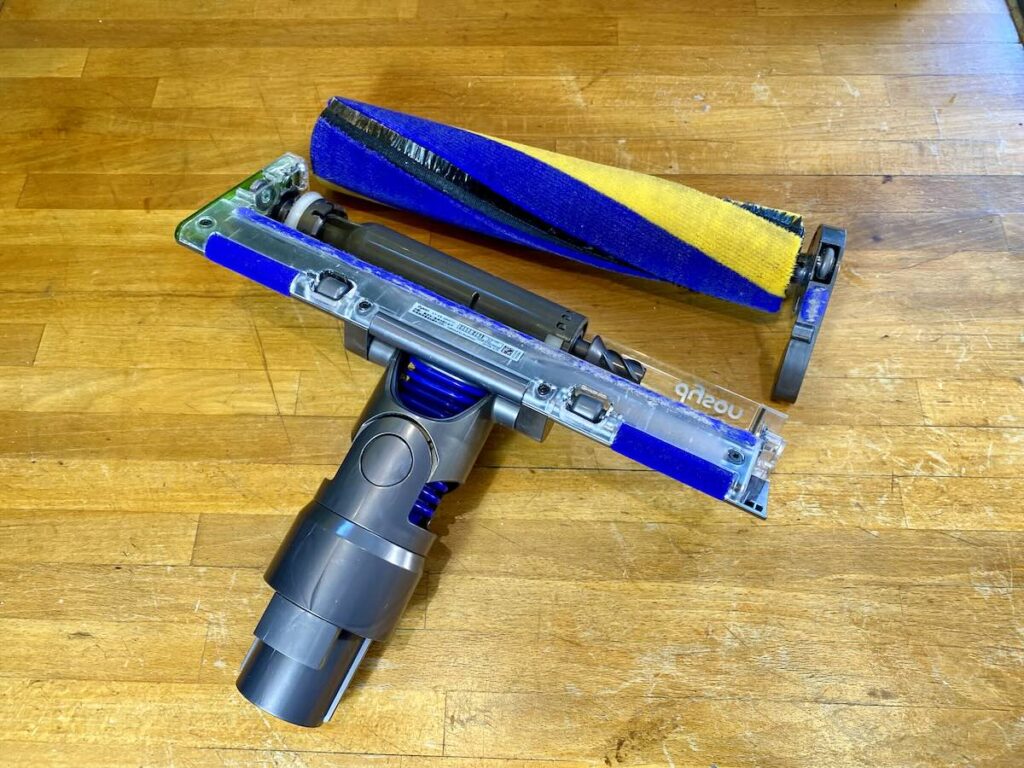 Démontage de la brosse Fluffy de Dyson © Labo Maison