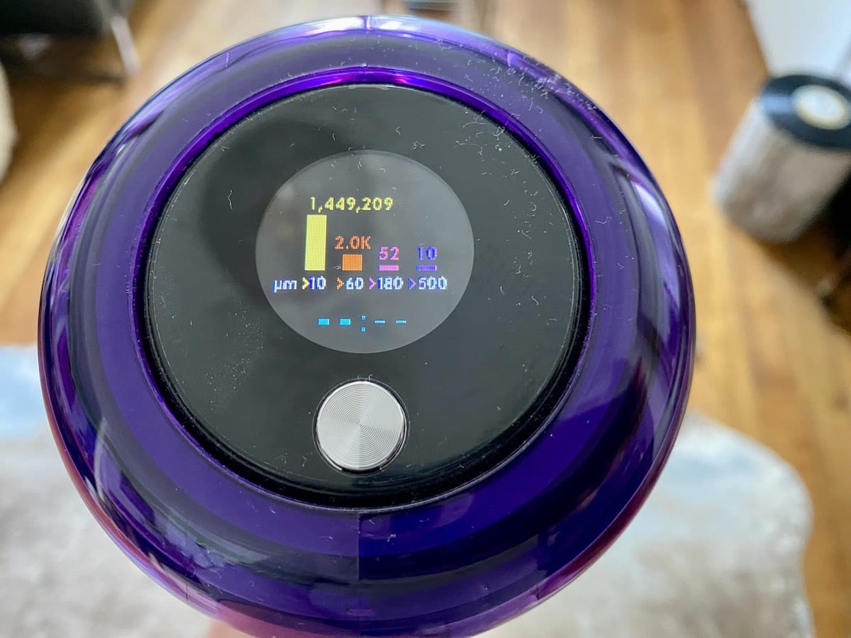 Le compteur de particules du Dyson V15 Detect Absolute © Labo Maison
