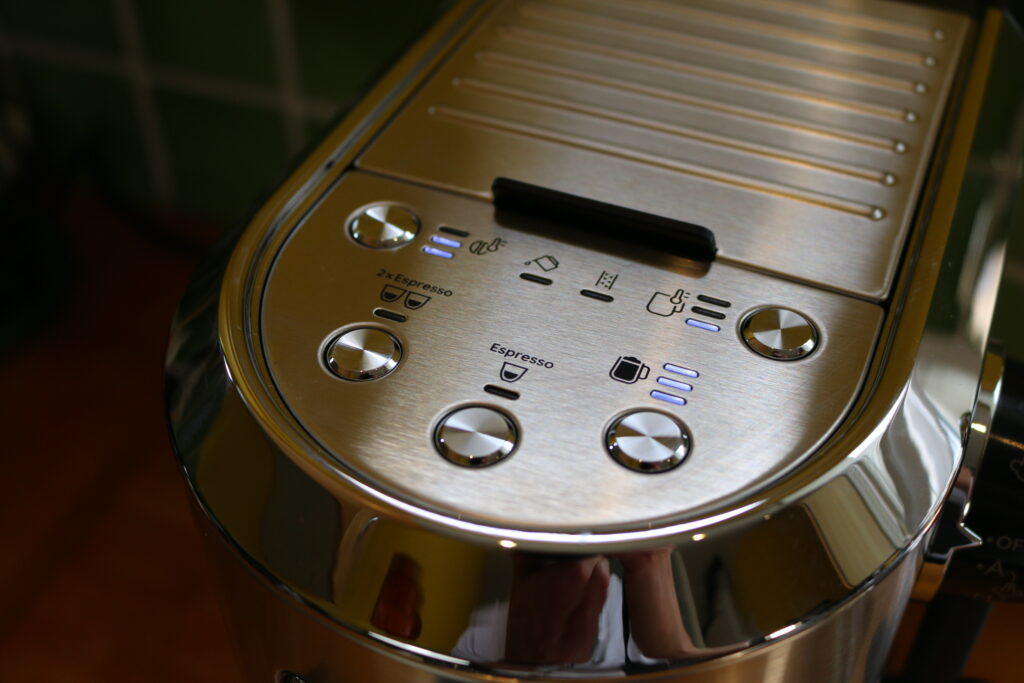 Machine à café expresso manuelle Delonghi Dedica Maestro Plus (c) Labo Maison