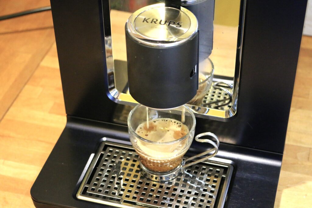 Machine à café expresso automatique avec broyeur Krups Evidence One (by Wilmotte) (c) Labo Maison