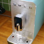 Machine à café expresso avec broyeur automatique Smeg BCC13