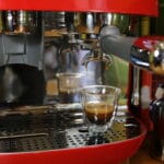 Le prix de cette machine à café Smeg très design  en chute libre