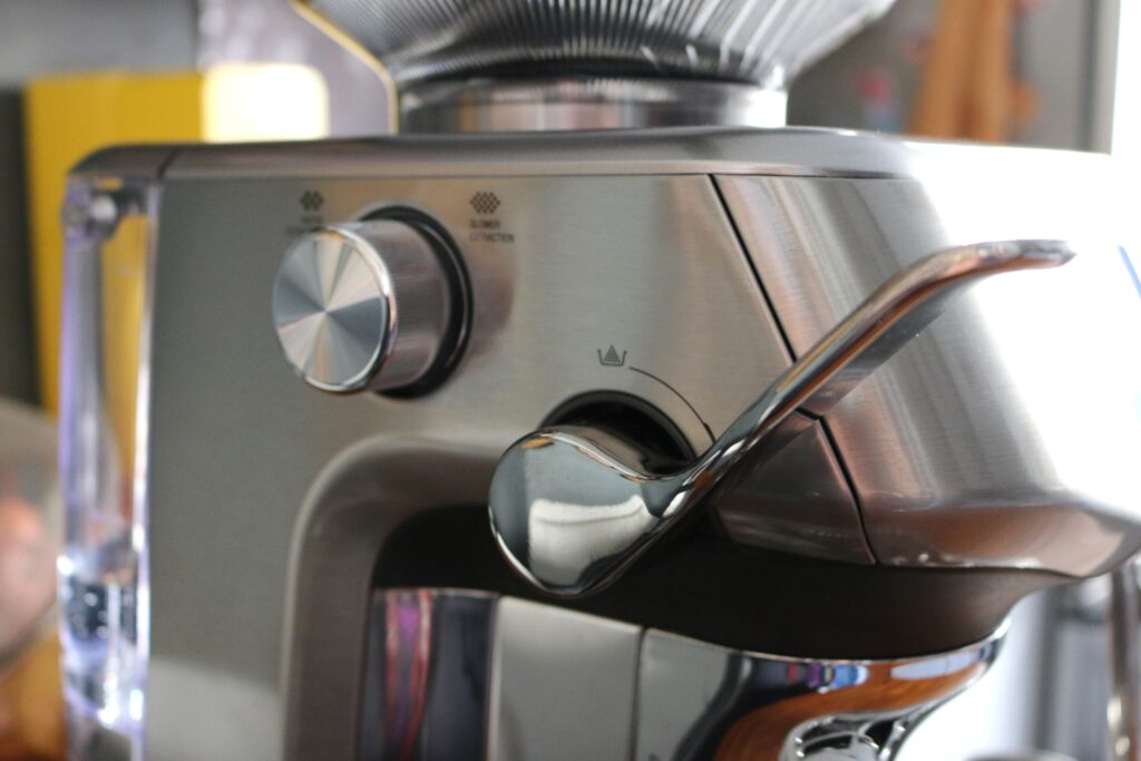 Machine à café avec broyeur semi automatique Sage Barista Touch Impress (c) Labo Maison