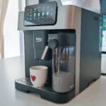 Machine expresso avec broyeur Beko CEG7304X.