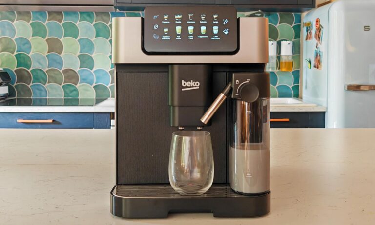 Machine à café expresso avec broyeur Beko CEG7304X (c) Labo Maison