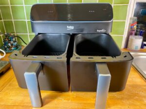 Test du Air fryer Beko Expertfry FRL5388B à double cavités. (c) Labo Maison