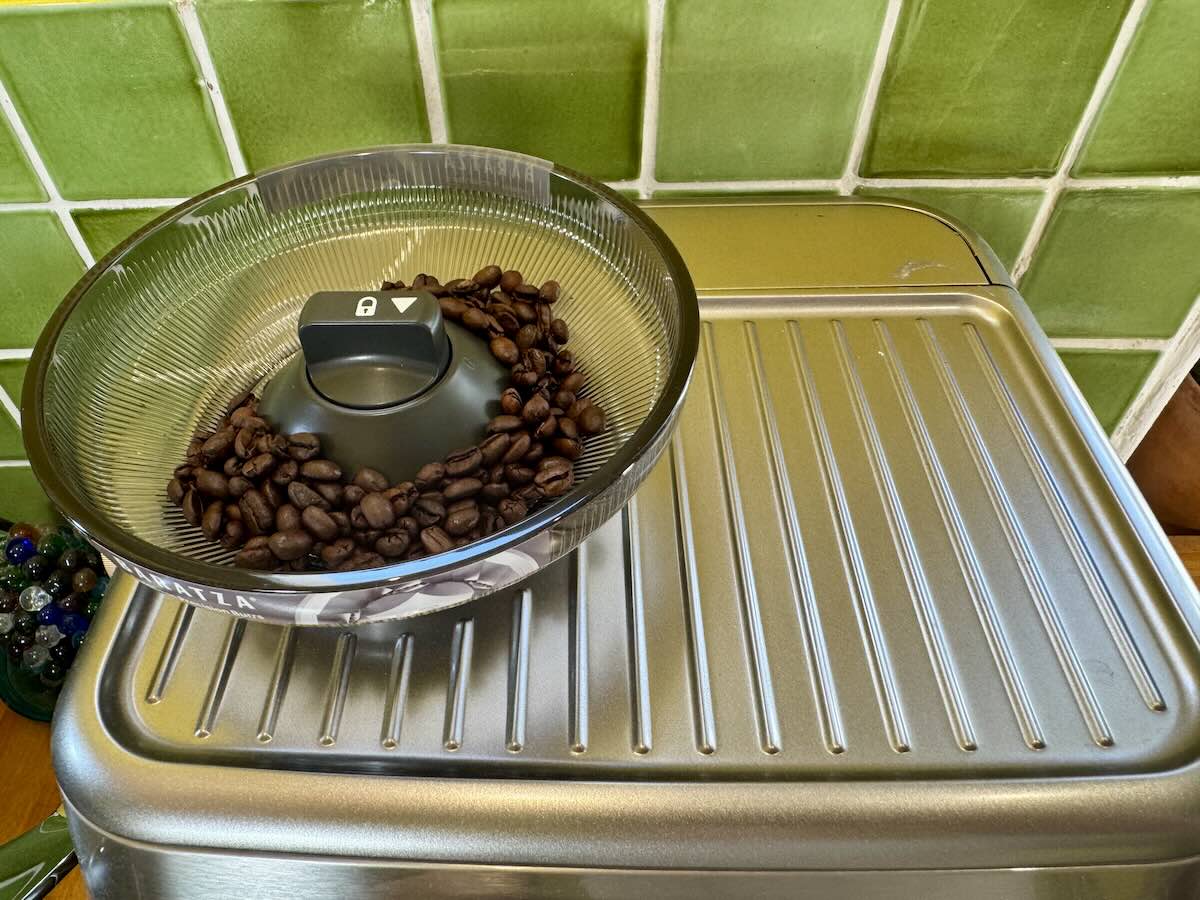 Bac à grain de la Sage Barista Touch Impress © Labo Maison