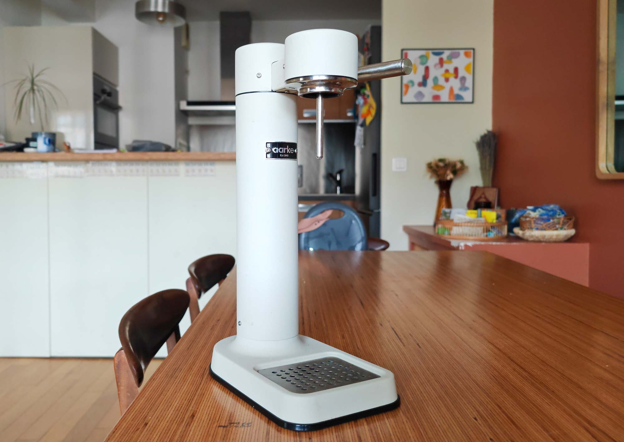 Machine Aarke Carbonator 3 installée sur une table de cuisine
