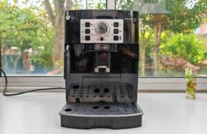 Test de la machine expresso avec broyeur Delonghi Magnifica S. (c) Labo maison