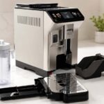 Machine à café démontée pour son entretien