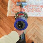Une très bonne efficacité d'aspiration, aussi bien sur parquet que sur tapis. Un second passage est nécessaire sur les tapis à poils longs. (c) Labo Maison
