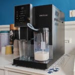 Test de la machine expresso avec broyeur Cecotec Cremmaet Compactccino.