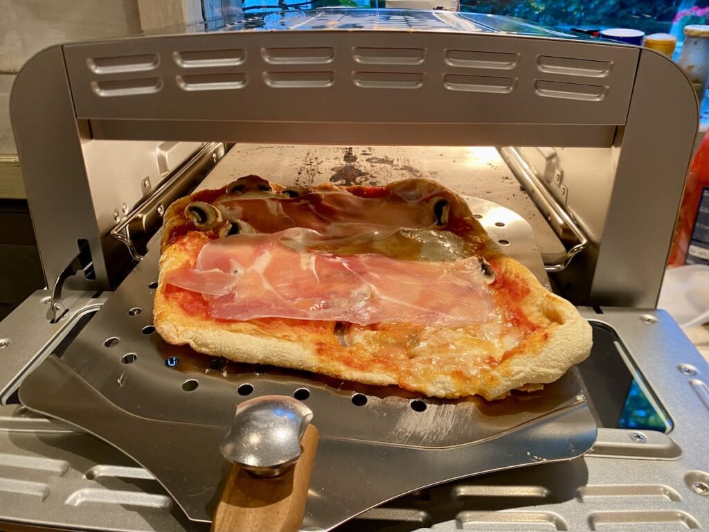 Pour la pizza bien ronde, il y a encore un peu de boulot ! © Labo Maison
