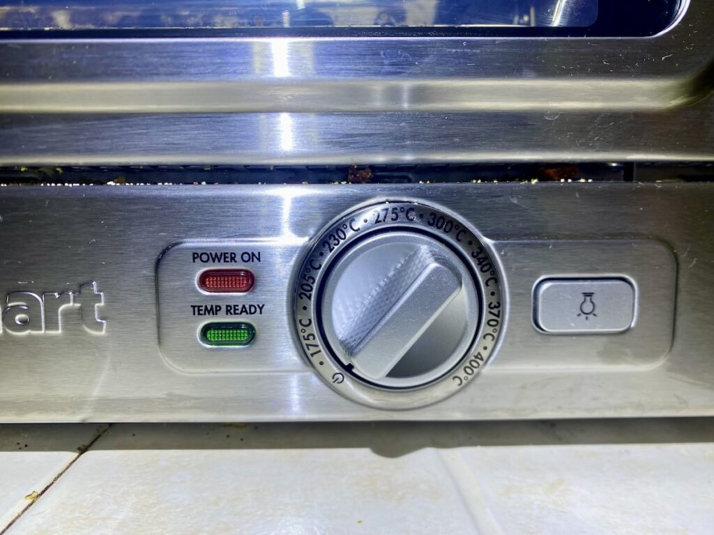 Le bouton du thermostat du four à pizza Cuisinart © Labo Maison 
