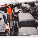 Démarrage une voiture / moto - booster de batterie vs câbles : quel est le meilleur choix ? (c) StockSnap