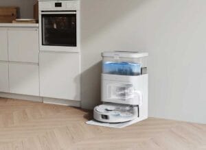 Station multifonction du Ecovacs Deebot N30 Pro Omni : aspire le collecteur, lave les serpillères à l'eau chaude et les sèche à l'air chaud.