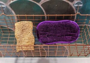 Eponge jetable vs éponge tissu après 4 mois d'utilisation. (c) Labo Maison