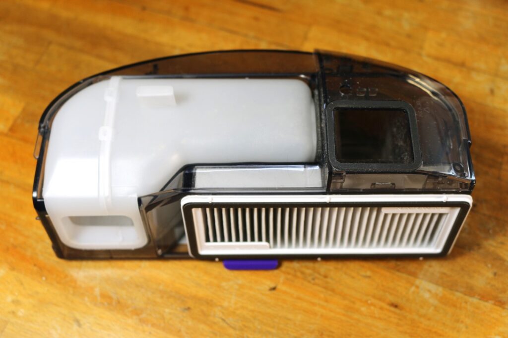 Le récolte poussière de l'aspirateur robot Narwal Freo Z Ultra (c) Labo Maison