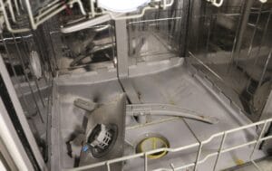 Réparation lave-vaisselle (c) Labo Maison