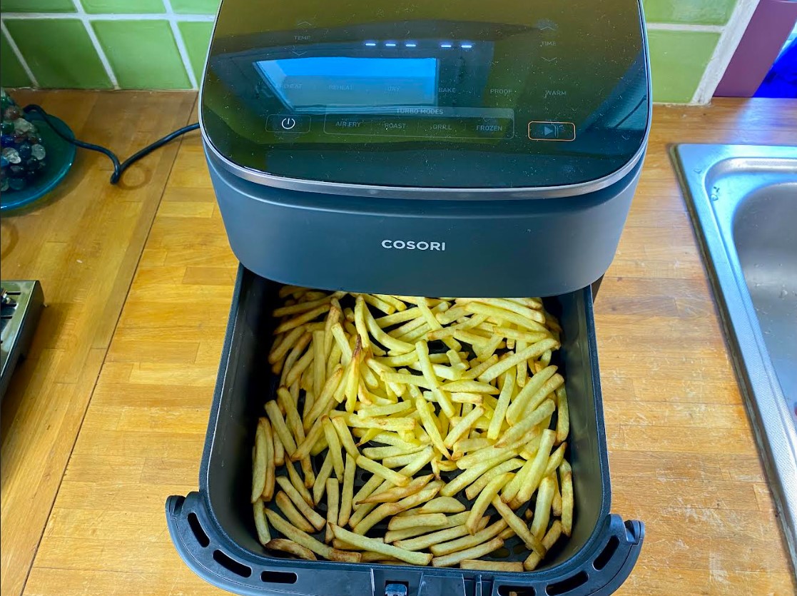 Airfryer Cosori TurboBlaze. Cuisson frites. (c) Labo Maison