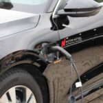 Recharge des voitures électriques : une pratique courante qui peut devenir dangereuse