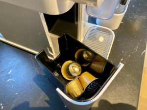 Machine à café à capsules Delonghi Nespresso Lattissima One (c) Labo Maison