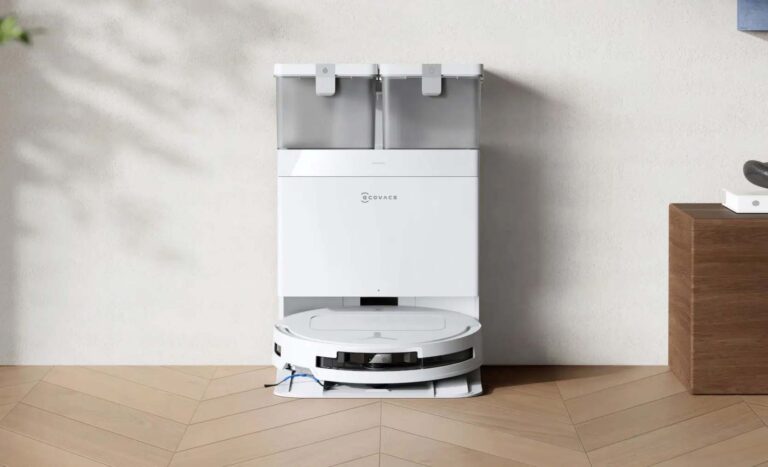 Le Ecovacs Deebot T50 Pro Omni combine design ultra-mince et station OMNI pour un nettoyage automatisé.