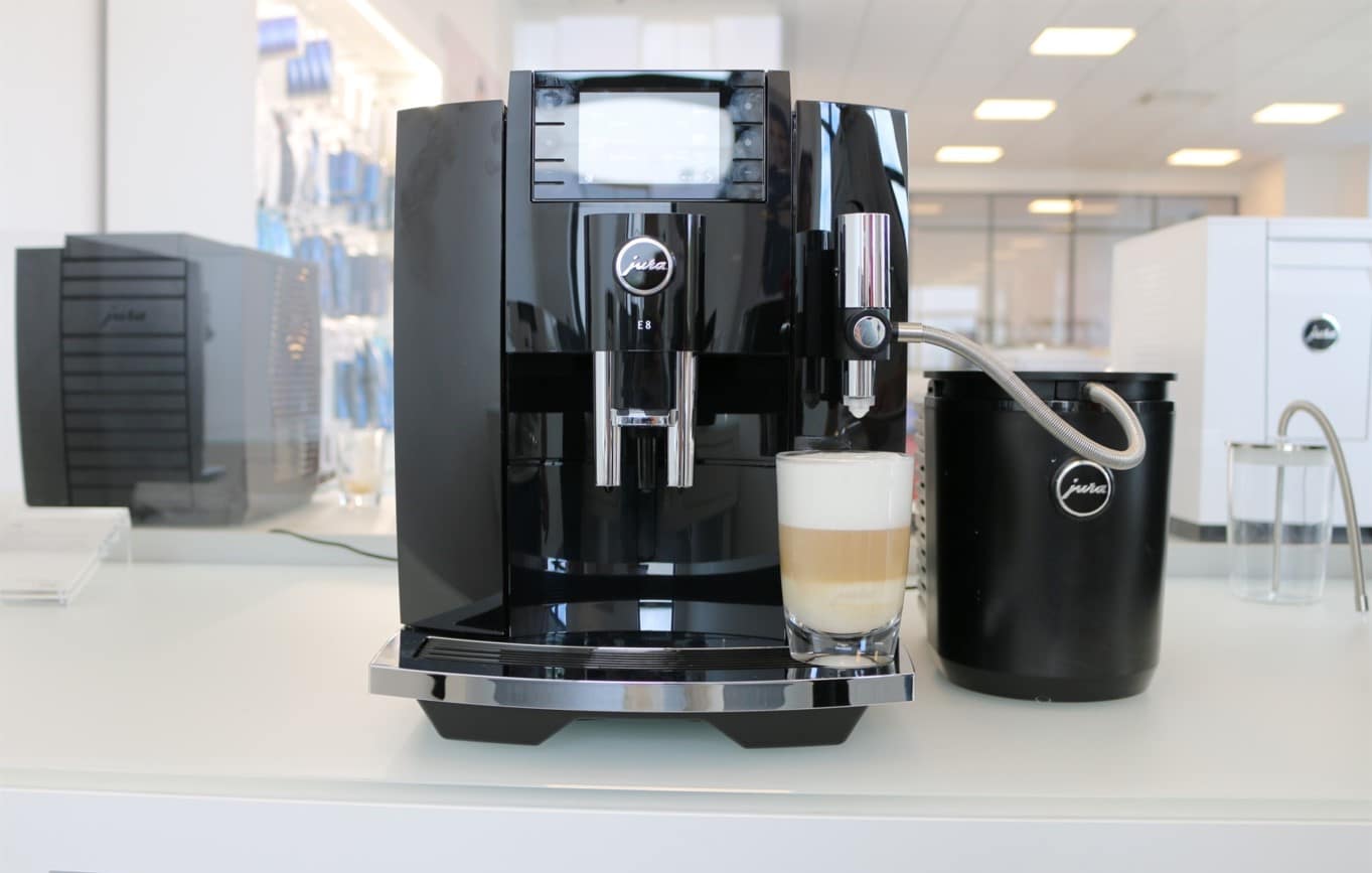 La Jura E8 et le système à lait Cool Control (c) Labo Maison