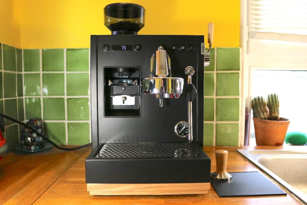 Machine à café à grain semi automatique Lowe Aura.Pure © Labo Maison