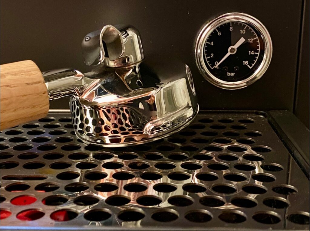 Machine à café à grain semi-automatique Loewe Aura.Pure (c) labo Maison