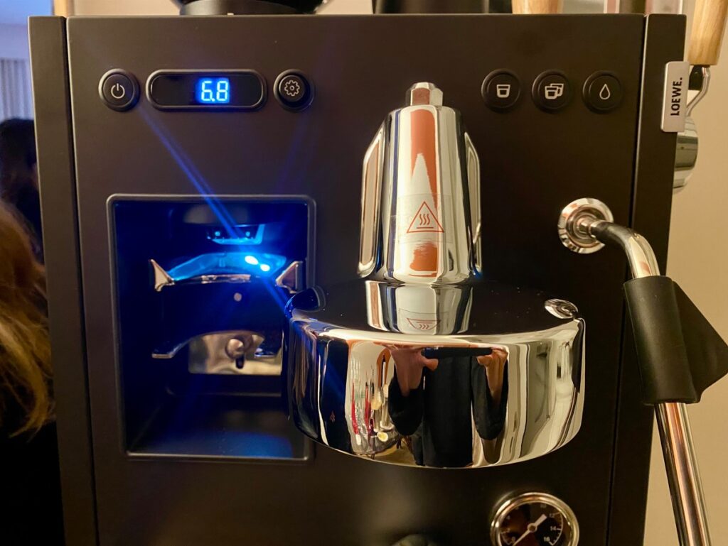 Machine à café à grain semi-automatique Loewe Aura.Pure (c) labo Maison