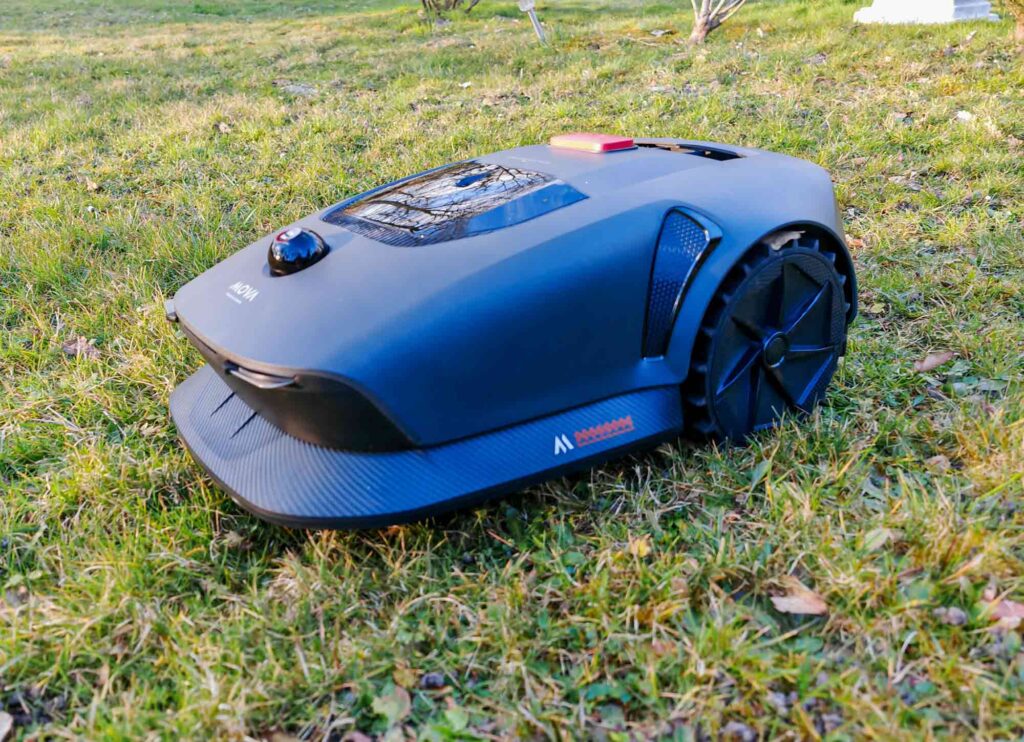 Test du robot tondeuse Mova 600. © Labo Maison