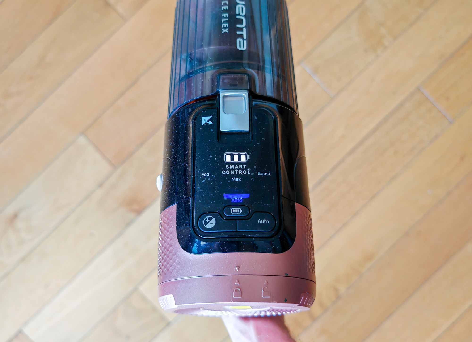 Écran du Rowenta X-Force Flex 14.80 avec niveau de batterie et modes