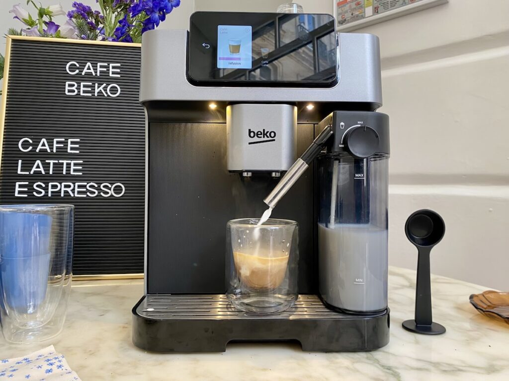 Machine à café à grain Beko CEG7348X © Labo Maison