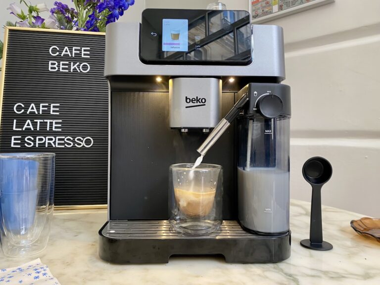 Machine à café à grain Beko CEG7348X © Labo Maison