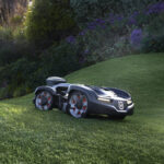 Le Husqvarna Automower 435X AWD NERA est un robot tondeuse connecté, conçu pour les terrains complexes et les pentes jusqu'à 70 %.