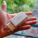 Le chargeur Gotojoy 65W GaN mesure 6,6 × 3,8 × 3 cm pour 125 g, un format compact idéal en déplacement. (c) Labo Maison