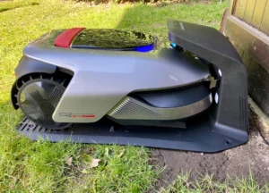 Test du robot tondeuse Dreame A2. © Labo Maison
