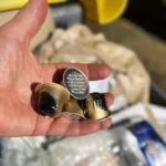 Tri des capsules de café en aluminium dans la poubelle jaune (c) ARCA