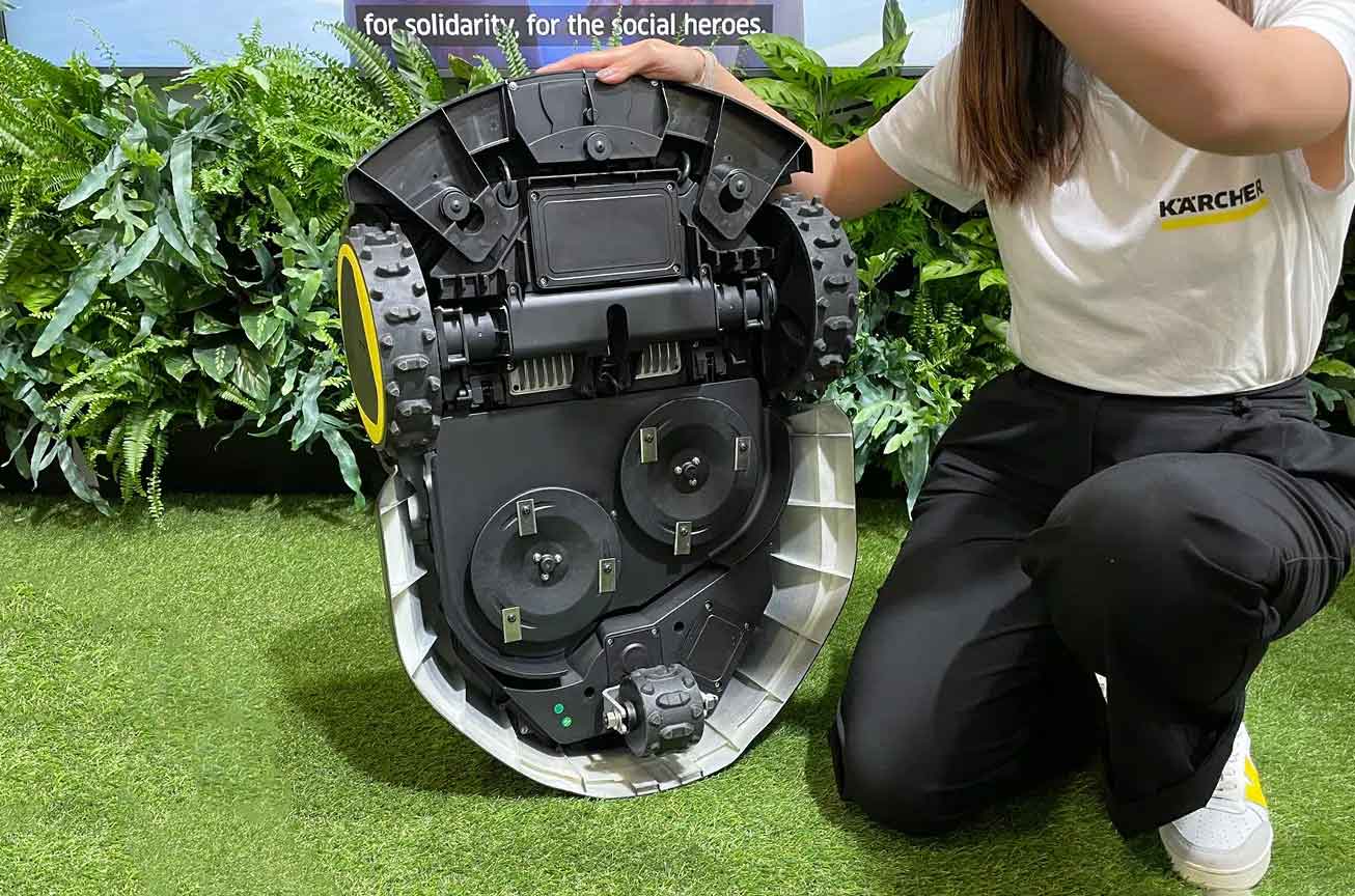 Le robot tondeuse Kärcher RCX 6 offre une coupe de 35 cm avec hauteur réglable (20-100 mm).