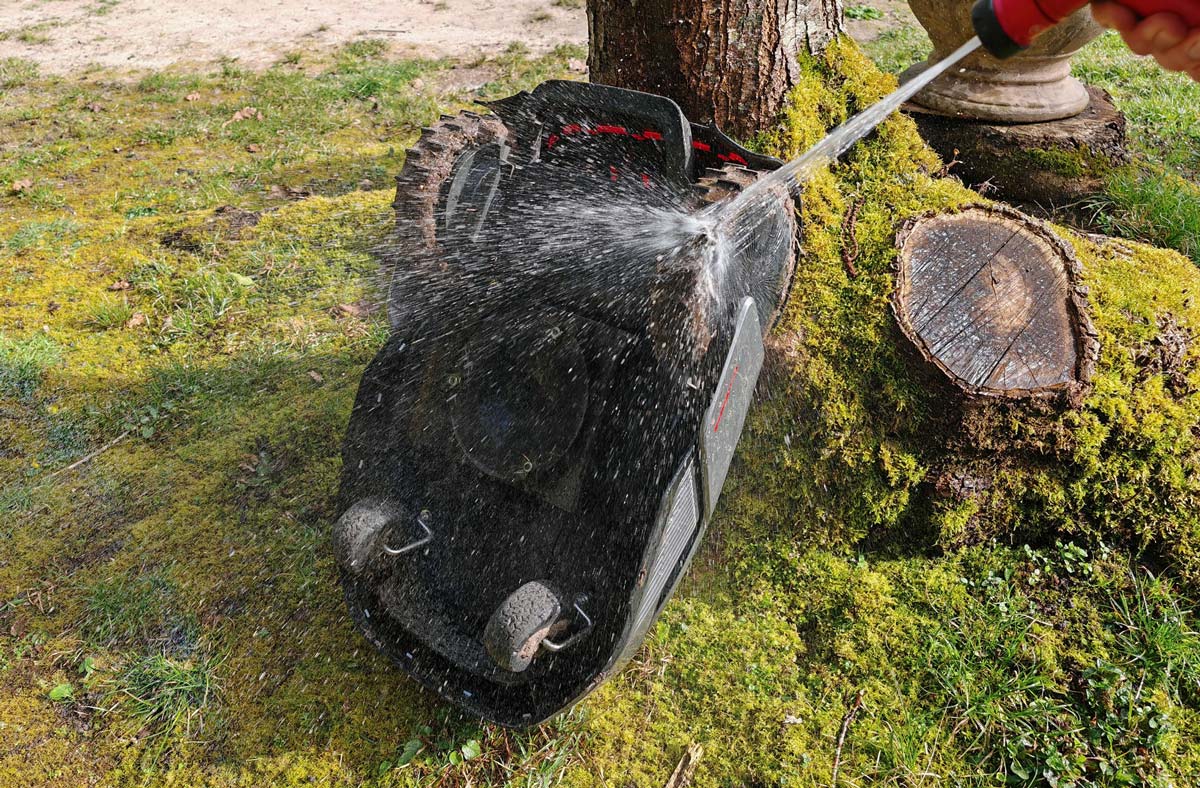 Comment entretenir et nettoyer efficacement votre robot tondeuse ? © Labo Maison