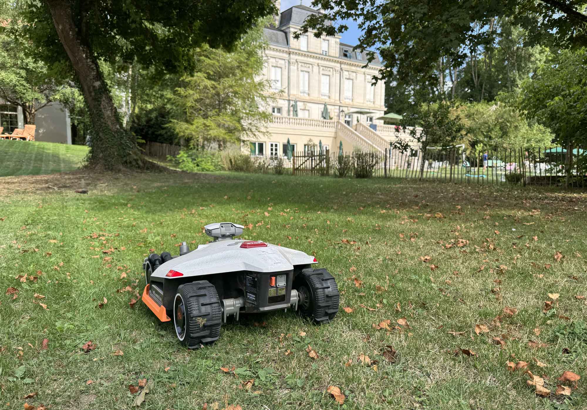 Le châssis du Luba 2 AWD X se distingue par ses bras articulés et son design robuste