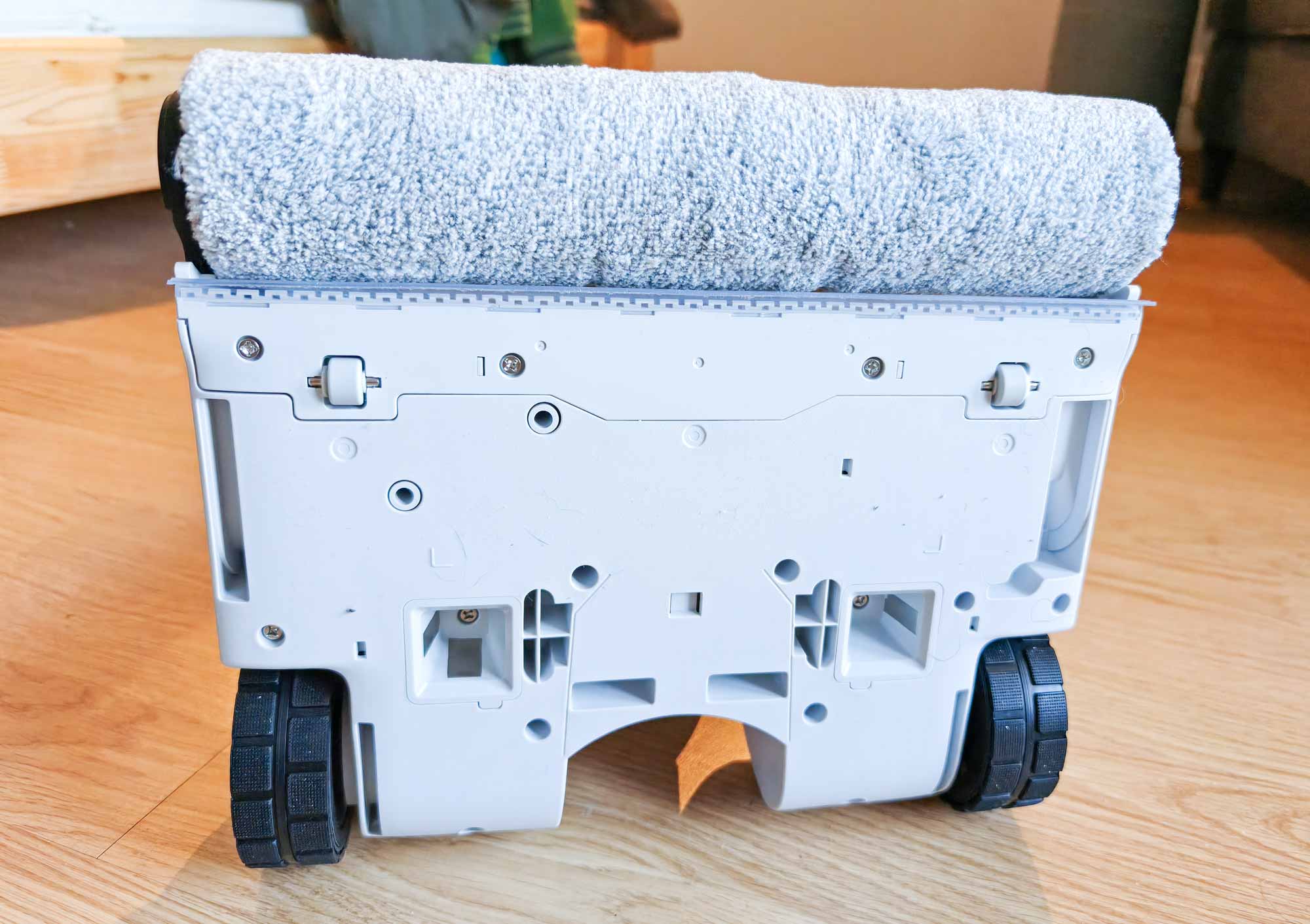 Le rouleau se met en place facilement et se nettoie automatiquement à l’eau chaude à 90 °C. © Labo Maison